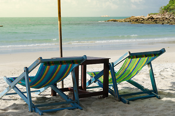 포토 JPG 해외이미지 나무 식물 모래 바다 섬 백그라운드 의자 우산 자연 하늘 휴식 풍경 사람없음 야외 물 여름 파란색 햇빛 태양 맑음 흰색 보트 고급 휴양지 코코넛 석호 수평선 해외202004 해외포토 자연요소 계절 컬러 가구 컨셉 배_교통 과일 날씨 장소 생태계 파일형식 이미지허브