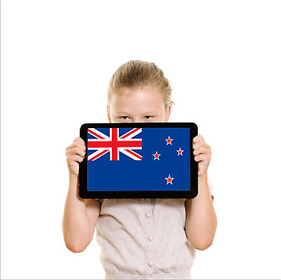 포토 JPG 해외이미지 백인 어린이 인터넷 새로움 한명 전자제품 컴퓨터 알약 정보 흰색 깃발 연결 신분 고립 전국 지원 해외202004 해외포토 서양인 1 컬러 컨셉 사람 약 파일형식 이미지허브