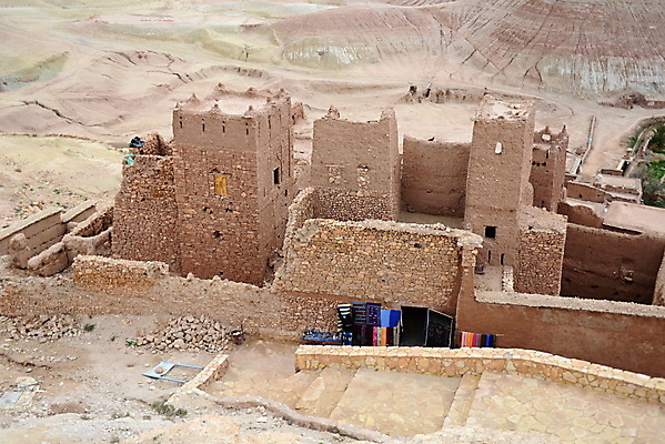 포토 JPG 해외이미지 전통 문화 모래 벽 여행 거실 건축양식 아프리카 산 주택 손바닥 동양인 사람없음 강 세계 마을 궁전 사막 성 역사 재산 원주민 점토 타운 모로코 사하라 부족 강화 옛날 오아시스 지도책 파멸 해외202004 해외포토 건축물 손 건축 나라 컨셉 고건축 인종 건물 책 금융 도시 아프리카인 파일형식 소멸 이미지허브