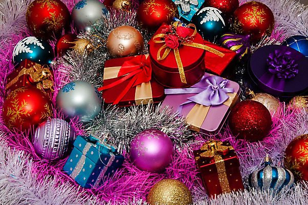 포토 JPG 해외이미지 크리스마스장식 크리스마스 실내 사람없음 선물상자 장식볼 오브젝트 오너먼트 해외202004 해외포토 기념일 선물 내부 장식 상자 파일형식 이미지허브