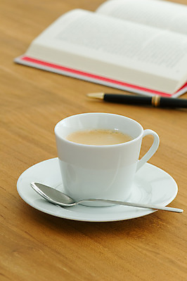 포토 JPG 해외이미지 라이프스타일 종이 커피 음료 컨셉 일러스트 회사 비즈니스 탁자 아이디어 사람없음 목재 책 컵 금융 사무실 펜 갈색 쪽지 공책 카페 흰색 업무 신용카드 메시지 뉴스 정상 주식 수집 가득함 책상 계약 아로마 페이지 공지사항 시트 에스프레소 패드 목차 해외202004 해외포토 나무 식기 컬러 가구 재료 문구용품 생활 경제 필기구 상점 작업 파일형식 이미지허브