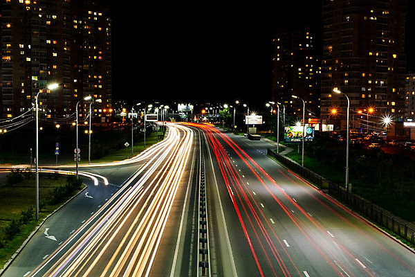포토 JPG 해외이미지 도로 여행 백그라운드 건축양식 모션 자동차 하늘 휴가 조명 거리 주택 풍경 사람없음 야외 건물 여름 파란색 빛 도시풍경 어둠 운전 도시 고속도로 개울 야간 메인 속도 역동적 러시아 제트기 타운 멀리 동쪽 7월 블러 특별함 해외202004 해외포토 자연요소 건축물 계절 건축 유럽 길 육상교통 컬러 컨셉 교통시설 비행기 강 날짜 방향 파일형식 이미지허브