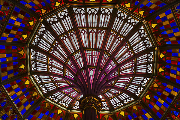 포토 JPG 해외이미지 유리 실내 사람없음 컬러풀 천장 옛날 해외202004 해외포토 컬러 재질 내부 파일형식 이미지허브