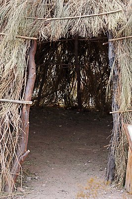 포토 JPG 해외이미지 나무 전통 문화 자연 주택 텐트 사람없음 야외 목재 사막 나뭇가지 소나무 역사 숲 오두막 인도인 원뿔 부족 골프티 서쪽 옛날 해외202004 해외포토 도형 외국인 식물 컨셉 재료 골프용품 캠핑도구 동양인 건물 방향 생태계 파일형식 이미지허브