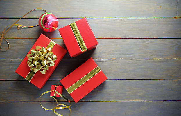 포토 JPG 해외이미지 백그라운드 크리스마스 탁자 선물 사람없음 목재 장식 상자 공백 장식볼 인사 생일 활 포장소품 카피스페이스 해외202004 해외포토 나무 기념일 가구 재료 포장 예절 오브젝트 포장재료 파일형식 이미지허브