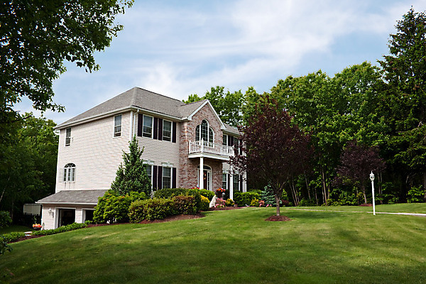 포토 JPG 해외이미지 건축양식 교실 부동산 잉글랜드 새로움 주택 외벽 풍경 잔디 사람없음 건물 차도 재산 고급 큼 투자 조경 리빙 이웃 셔터 교외 식민지 진짜 차고 스타일 해외202004 해외포토 식물 건축물 교육 건축 도로 벽 컨셉 비즈니스 학교 영국 금융 크기 파일형식 이미지허브