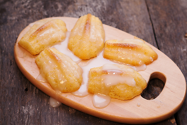 포토 JPG 해외이미지 디저트 실내 사람없음 나무도마 설탕시럽 나무배경 해외202004 마들렌 해외포토 음식 백그라운드 도마 내부 목재 시럽 파일형식 이미지허브