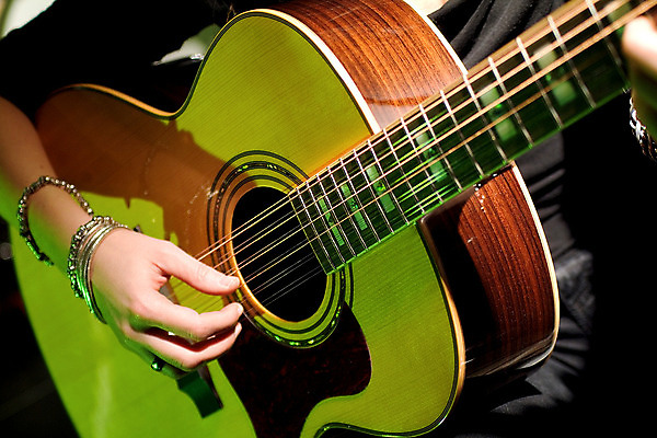 포토 JPG 해외이미지 손 남자 악기 음악 놀이 성인 사람없음 가로 소리 콘서트 연주자 음악가 기타 클래식 기타리스트 해외202004 해외포토 직업 컨셉 현악기 문화예술 사람 신체부위 공연 파일형식 이미지허브