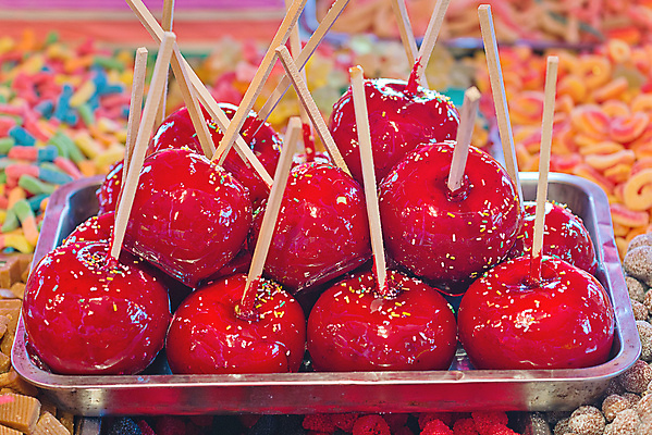 포토 JPG 해외이미지 디저트 사탕 사람없음 빨간색 파티 달콤 정크푸드 사과 해외202004 해외포토 음식 컬러 과일 이벤트 맛 파일형식 이미지허브