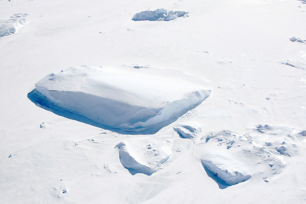 포토 JPG 해외이미지 겨울 안테나 풍경 사람없음 냉동 얼음 추위 남극 북극 봉 빙산 해외202004 해외포토 자연요소 계절 통신 극지방 파일형식 이미지허브