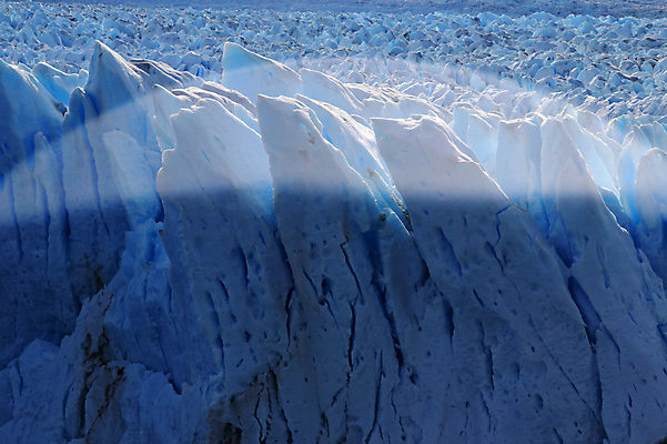 포토 JPG 해외이미지 공원 호수 벽 조각 여행 자연 하늘 추상 파노라마 풍경 사람없음 야외 물 파란색 글로벌 냉동 얼음 미국 추위 흰색 투명 크리스탈 빙하 서리 빙산 고드름 남쪽 아르헨티나 로스앤젤레스 전국 해외202004 해외포토 자연요소 공공시설 컬러 북아메리카 무늬 촬영기법 남아메리카 광석 방향 생태계 파일형식 이미지허브