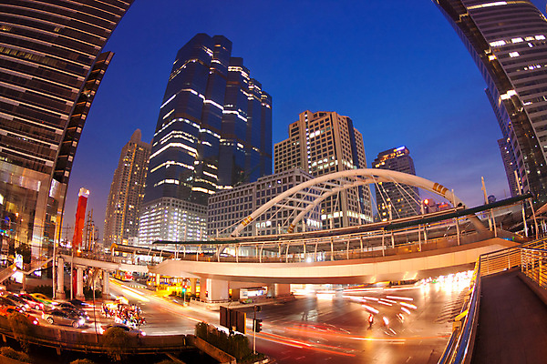 포토 JPG 해외이미지 도로 야경 태국 사람없음 야외 건물 도시풍경 고층빌딩 도시 도심 방콕 해외202004 해외포토 건축물 아시아 길 교통시설 풍경 빌딩 야간 파일형식 풍경_경치 이미지허브