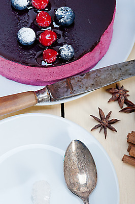 포토 JPG 해외이미지 접시 디저트 사람없음 케이크 숟가락 달콤 블루베리 산딸기 해외202004 해외포토 식기 음식 과일 수저 맛 파일형식 이미지허브