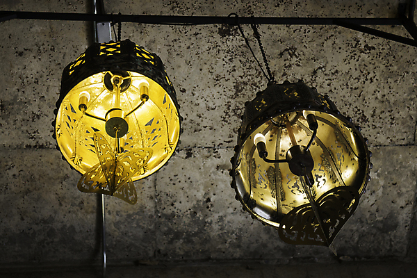 포토 JPG 해외이미지 라이프스타일 디자인 산업 가구 비즈니스 가정 조명 실내 매달리기 미술 사람없음 장식 화려 우아함 그늘 수집 샹들리에 시멘트 펑키 소매 조절 빛망울 구식 놋쇠 카피스페이스 해외202004 해외포토 생활용품 컨셉 모션 문화예술 내부 생활 빛 공백 파일형식 이미지허브