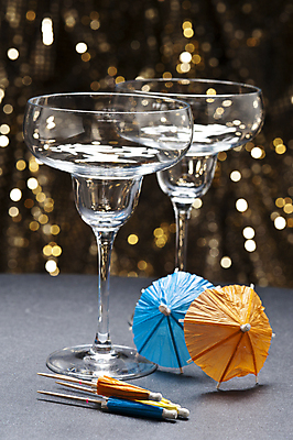 포토 JPG 해외이미지 음료 유리 추상 사람없음 내부 장식 반사 파티 축하 칵테일 바 투명 휴게실 황금 클래식 우아함 혼합 오브젝트 클럽 바텐더 유리그릇 고립 마르가리타 유대감 세련 해외202004 해외포토 그릇 컨셉 무늬 재질 주류 이벤트 파일형식 이미지허브