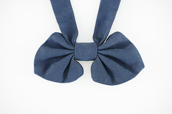 포토 JPG 해외이미지 학생 교육 리본 어린이 바다 셔츠 유니폼 학교 넥타이 사람없음 파란색 유행 어둠 흰색 보트 닫기 중앙 활 서식 목 고립 해외202004 해외포토 잡화 옷 컬러 상의 배_교통 모션 사람 신체부위 파일형식 이미지허브