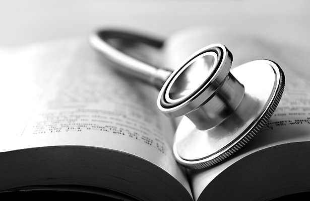 포토 JPG 해외이미지 종이 과학 백그라운드 청진기 건강 병원 사람없음 치료 책 파란색 약 금속 검은색 진료 듣기 장비 시험 간호사 기구 공구 긴급 맥박 질병 측정 페이지 돌봄 심장병 살균 해외202004 해외포토 교육 컬러 의학 의료기기 모션 재질 의료진 도구 파일형식 이미지허브