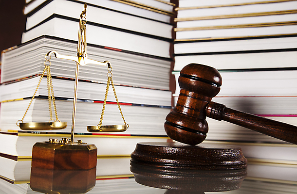 포토 JPG 해외이미지 실내 사람없음 책 쌓기 오브젝트 법 의사봉 양팔저울 책더미 해외202004 해외포토 모션 저울 내부 무더기 파일형식 이미지허브