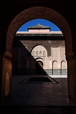 포토 JPG 해외이미지 전통 종교 문화 벽 여행 백그라운드 거실 패턴 건축양식 학교 아프리카 동양인 사람없음 건물 장식 도시 역사 이슬람교 아치 대학교 타운 모로코 목각 메디나 아랍어 안뜰 옛날 해외202004 해외포토 건축물 교육 건축 나라 무늬 인종 파일형식 이미지허브