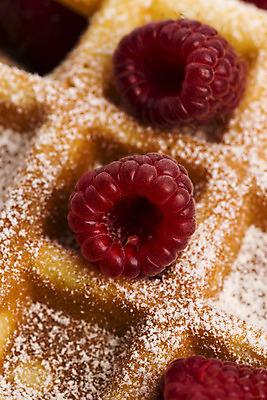 포토 JPG 해외이미지 음식 디저트 사람없음 신선 달콤 맛 가루 설탕 굽기 산딸기 와플 페스츄리 해외202004 해외포토 빵 컨셉 과일 구이 파일형식 이미지허브