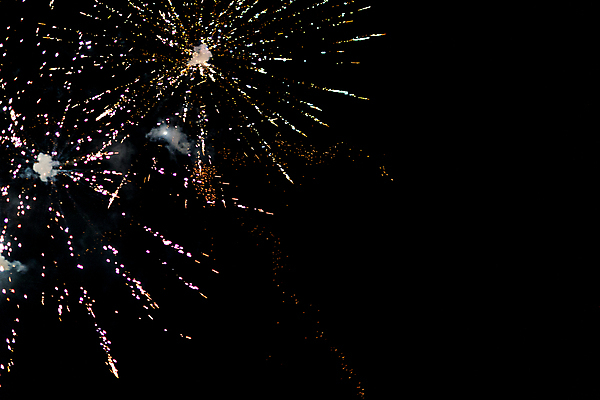 포토 JPG 해외이미지 행복 백그라운드 일러스트 하늘 휴가 미래 전등 새로움 기념 폭죽 불꽃놀이 이벤트 사람없음 그래픽 컬러풀 반사 파티 3D 디지털 검은색 축제 힘 자유 로켓 달력 축하 보호 야간 폭발 폭발물 연도 시끄러움 파열 고립 광 독립 추모 해외202004 해외포토 자연요소 감정 무기 컬러 컨셉 놀이 조명 디지털합성 파일형식 이미지허브