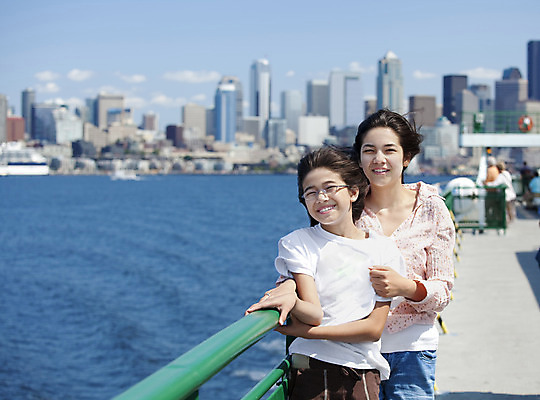 포토 JPG 해외이미지 라이프스타일 행복 호수 2 가족 교통시설 태국 바람 서기 미소 동양인 소녀 두명 건물 물 여름 친구 맑음 고층빌딩 도시 보트 갑판 자매 스카이라인 시애틀 혼혈 해외202004 해외포토 자연요소 건축물 계절 여자 감정 아시아 어린이 교통 배_교통 관계 모션 날씨 표정 사람 인종 빌딩 생활 시설 다문화 파일형식 이미지허브