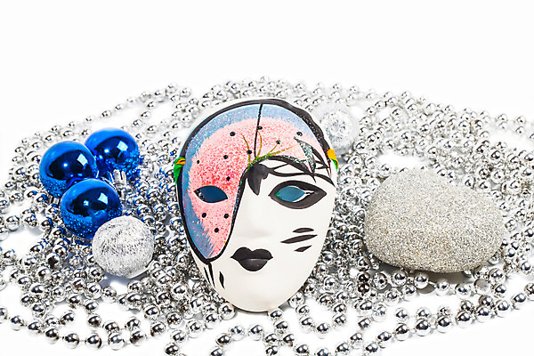 포토 JPG 해외이미지 계절 크리스마스 공 유리 휴가 새로움 기념 가면 사람없음 장식 파란색 빛 장식볼 흰색 축하 화려 닫기 은색 연도 배열 구슬 심볼 광택 고립 구성 여의주 해외202004 해외포토 기념일 컬러 컨셉 모션 재질 파일형식 이미지허브