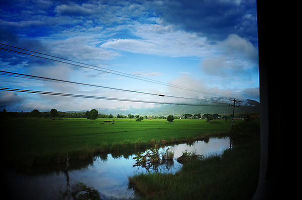 포토 JPG 해외이미지 전통 디자인 스포츠 여행 이동 의자 배낭 창문 교통시설 모션 자동차 자연 유리 하늘 거리 동양인 풍경 사람없음 야외 초록색 여름 파란색 일출 일몰 기차 시골 닫기 소프트포커스 연결 아스팔트 속도 승객 해외202004 해외포토 계절 도로 육상교통 컬러 가구 교통 컨셉 가방 재질 대중교통 촬영기법 인종 노을 시설 생태계 파일형식 이미지허브