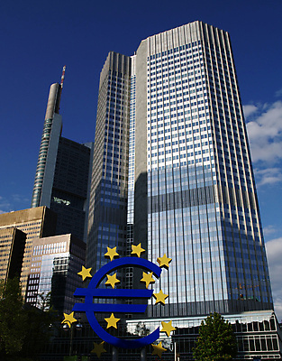 포토 JPG 해외이미지 모양 구름 유럽 비즈니스 건축양식 창문 유리 하늘 호텔 성공 지붕 미래 새로움 기술 사람없음 야외 건물 금융 파란색 사무실 반사 탑 고층빌딩 거울 유로 성장 도시 업무 센터 재산 큼 장면 지역 스카이라인 리빙 진짜 철강 해외202004 해외포토 자연요소 건축물 건축 나라 컬러 컨셉 돈 재질 숙소 빌딩 경제 작업 크기 파일형식 이미지허브