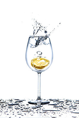 포토 JPG 해외이미지 음료 백그라운드 과일 모션 유리 건강 사람없음 초록색 물 여름 파란색 반사 얼음 거품 젖음 흐름 추위 흰색 물방울 신선 투명 액체 떨어짐 시원함 갈증 레몬 순수 오브젝트 상쾌 분무기 내추럴 고립 생태학 스플래쉬 해외202004 해외포토 자연요소 계절 교육 감정 컬러 컨셉 재질 파일형식 이미지허브