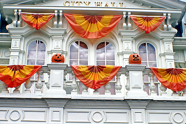 포토 JPG 해외이미지 계절 오렌지 호박 휴가 사람없음 건물 장식 빨간색 파티 검은색 할로윈 가을 흰색 시청 해외202004 해외포토 건축물 컬러 채소 과일 이벤트 관공서 파일형식 이미지허브