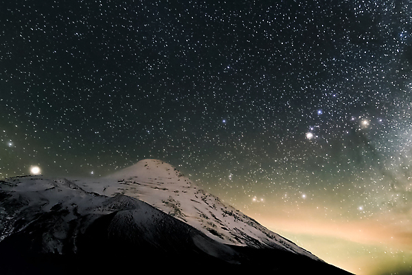 포토 JPG 해외이미지 별 겨울 자연 사람없음 야외 야간 몽환 겨울풍경 설산 해외202004 해외포토 자연요소 계절 컨셉 산 풍경 생태계 파일형식 이미지허브