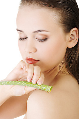 포토 JPG 해외이미지 식물 여자 여유 얼굴 컨셉 건강 한명 들기 사람 상반신 성인 옆모습 뷰티 피부관리 스킨케어 알로에 성인여자한명만 알로에베라 해외202004 해외포토 1 감정 뷰포인트 모션 신체부위 여자한명만 성인여자만 파일형식 이미지허브