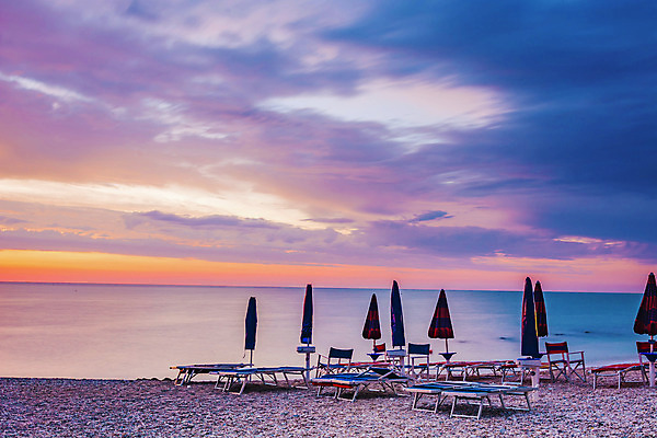 포토 JPG 해외이미지 구름 계절 분홍색 여행 백그라운드 의자 오렌지 우산 자연 벽지 추상 휴가 풍경 사람없음 야외 빨간색 물 여름 파란색 빛 컬러풀 햇빛 태양 일출 황혼 수확 바위 복고 선베드 상승 장면 장노출 내추럴 수평선 해외202004 해외포토 자연요소 컬러 가구 컨셉 무늬 농업 과일 촬영기법 노을 일몰 돌_바위 생태계 파일형식 이미지허브