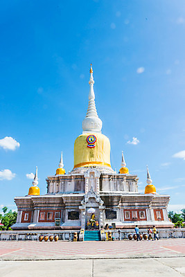 포토 JPG 해외이미지 디자인 외관 아시아 종교 문화 조각 여행 불교 건축양식 태국 자연 하늘 뼈 미술 사람없음 건물 장식 초록색 파란색 노란색 믿음 골동품 사찰 역사 건축가 심볼 신성 신화 동쪽 사리탑 숭배 신앙심 옛날 전설 존경 해외202004 해외포토 직업 건축물 건축 감정 나라 컬러 종교건축 문화예술 탑 방향 생태계 파일형식 이미지허브