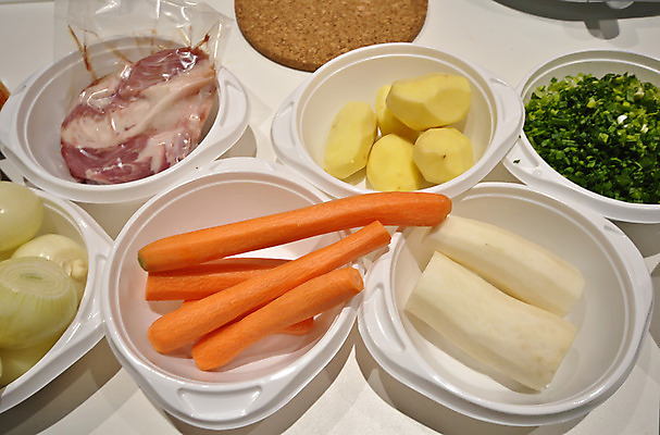 포토 JPG 해외이미지 식물 접시 음식 백그라운드 다이어트 채소 자연 유리 탁자 오이 건강 그림자 요리 사람없음 장식 빨간색 초록색 노란색 식당 정원 식사 저녁식사 흰색 신선 사발 시장 상추 작음 플라스틱 먹기 오브젝트 유기농 내추럴 프랑스어 점심식사 고립 채식주의자 해외202004 해외포토 문자 식기 웰빙 컬러 가구 모션 재질 상점 사기그릇 크기 생태계 채식 파일형식 이미지허브