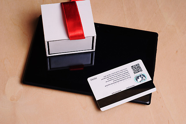 포토 JPG 해외이미지 리본 백그라운드 크리스마스 모바일 휴가 새로움 주택 선물 사람없음 목재 장식 빨간색 쇼핑 상자 알약 세일 디지털 검은색 신용카드 연도 사이버 고객 준비 전자 온라인 금요일 쇼퍼홀릭 월요일 해외202004 해외포토 나무 기념일 컬러 컨셉 재료 건물 금융 약 요일 파일형식 이미지허브