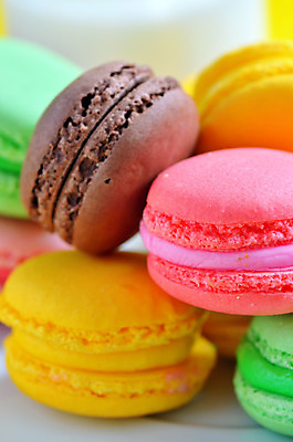 포토 JPG 해외이미지 전통 커피 음식 분홍색 백그라운드 오렌지 딸기 디저트 샌드위치 요리 사람없음 가로 초록색 상자 컬러풀 갈색 노란색 쿠키 과자 케이크 초콜릿 여러개 빵집 프랑스 달콤 맛 설탕 굽기 레몬 크림 모음 마카롱 프랑스어 전문 줄서기 페스츄리 피스타치오 해외202004 해외포토 문자 유럽 음료 빵 컬러 다수 컨셉 과일 모션 한글 상점 견과류 구이 파일형식 이미지허브