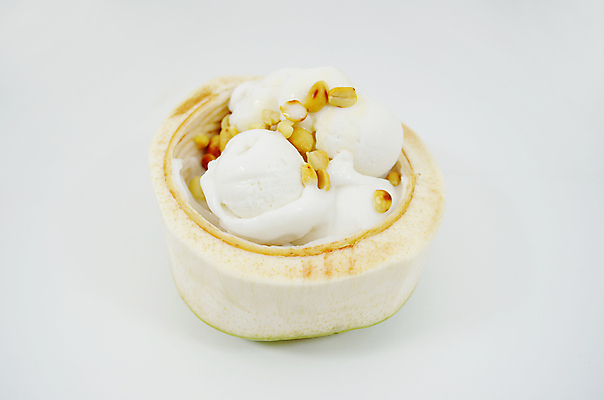 포토 JPG 해외이미지 음식 백그라운드 과일 재료 부분 아이스크림 디저트 사람없음 얼음 견과류 흰색 달콤 자르기 먹기 오브젝트 코코넛 고립 채식주의자 해외202004 해외포토 자연요소 컬러 모션 맛 채식 파일형식 이미지허브