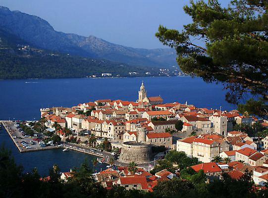 포토 JPG 해외이미지 외관 유럽 모래 벽 바다 여행 휴가 사람 풍경 사람없음 물 여름 파란색 태양 탑 항구 도시 보트 중세 지중해 포트 타운 크로아티아 두브로브니크 옛날 해외202004 해외포토 자연요소 건축물 계절 나라 컬러 배_교통 교통시설 역사 파일형식 이미지허브