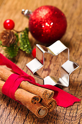 포토 JPG 해외이미지 별 길 음식 백그라운드 크리스마스 재료 공 탁자 디저트 건조 나선형 요리 사람없음 목재 장식 컬러풀 갈색 노란색 쌓기 검은색 흰색 업무 양념 막대기 달콤 맛 두루마리 굽기 먹기 허브 향신료 묘사 상쾌 유기농 매움 향기 아로마 나무껍질 아로마테라피 흙더미 땅바닥 시나몬 식용 줄서기 해외202004 해외포토 자연요소 나무 식물 웰빙 기념일 감정 컬러 가구 컨셉 무늬 모션 바닥 흙 껍질 작업 구이 냄새 테라피 향미료 파일형식 더미 이미지허브