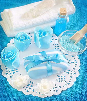 포토 JPG 해외이미지 꽃 리본 사람없음 파란색 수건 숟가락 스파 스파용품 비누 아로마테라피 스쿱 오일병 입욕소금 해외202004 해외포토 식물 컬러 수저 위생용품 미용용품 오브젝트 소금 테라피 파일형식 이미지허브