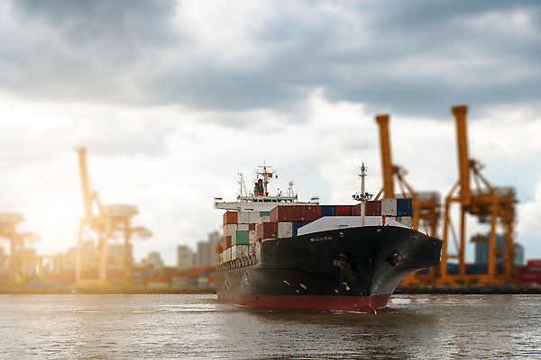 포토 JPG 해외이미지 산업 바다 백그라운드 비즈니스 교통시설 사람없음 경제 파란색 글로벌 화물 보트 상품 컨테이너 기중기 무역 함선 포트 물류 대패 수입 해외202004 해외포토 컬러 교통 배_교통 운송업 중장비 시설 파일형식 이미지허브