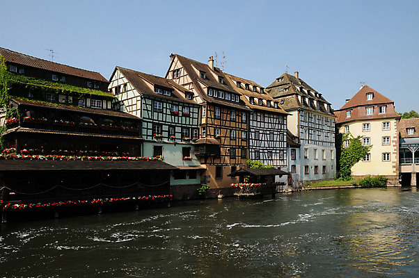 포토 JPG 해외이미지 건축양식 주택 풍경 사람없음 건물 프랑스 역사 그림 옛날 스트라스부르 해외202004 해외포토 건축물 건축 유럽 파일형식 이미지허브