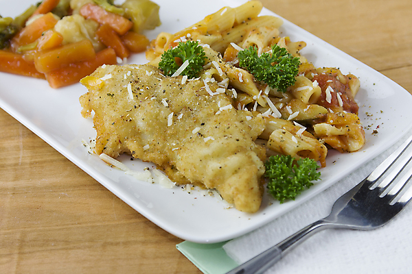 포토 JPG 해외이미지 접시 음식 포크 채소 치즈 파스타 파슬리 육류 어류 사람없음 식사 저녁식사 이탈리아 당근 주키니 해외202004 해외포토 식기 유럽 식재료 유제품 뿌리채소 서양음식 수중동물 파일형식 이미지허브