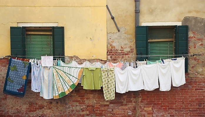 포토 JPG 해외이미지 전통 외관 유럽 벽 건축양식 창문 거리 주택 사람없음 야외 컬러풀 태양 맑음 이탈리아 도시 역사 빨래 지중해 베네치아 타운 옛날 해외202004 해외포토 자연요소 건축 나라 바다 컬러 가사 날씨 건물 파일형식 이미지허브