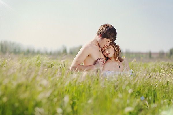 포토 JPG 해외이미지 백인 라이프스타일 커플 응시 계절 여자 남자 꽃 2 가족 맨발 휴식 함께함 사람 야외 두명 여름 친구 햇빛 기쁨 쌍 유혹 주말 내추럴 양발 전경 해외202004 해외포토 서양인 식물 시선 감정 컨셉 관계 발 풍경 생활 태양 파일형식 탑뷰 이미지허브