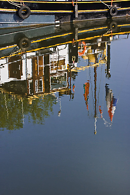 포토 JPG 해외이미지 나무 벽지 하늘 아침 낚시 항해 풍경 사람없음 물 여름 파란색 빛 강 태양 반사 항구 축제 일몰 흰색 깃발 보트 포트 옛날 해외202004 해외포토 주간 자연요소 식물 계절 컬러 배_교통 교통시설 레저 노을 파일형식 이미지허브