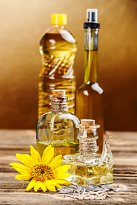 포토 JPG 해외이미지 음식 컨셉 다이어트 재료 유리 탁자 해바라기 건강 종류 요리 씨앗 사람없음 노란색 주방 식사 시골 항아리 액체 황금 플라스틱 가득함 오브젝트 올리브 날것 내추럴 목판 식용 채식주의자 해외202004 해외포토 식물 열매 꽃 컬러 가구 재질 도자기 채식 파일형식 이미지허브