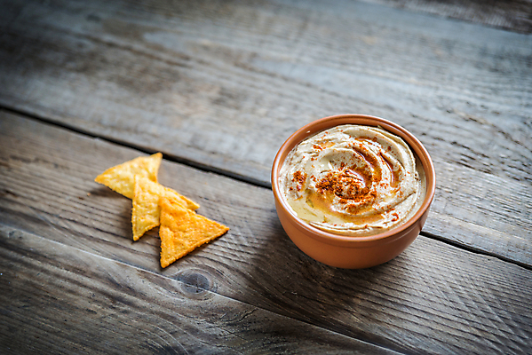 포토 JPG 해외이미지 그릇 실내 사람없음 나초 중동음식 나무배경 해외202004 훔무스 해외포토 식기 음식 백그라운드 내부 파일형식 이미지허브